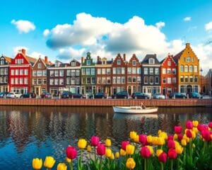 Bewonder de kleurrijke grachtenpanden in Amsterdam