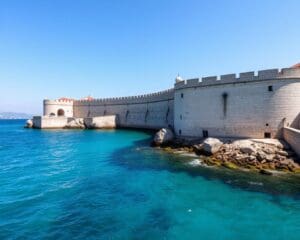 Dubrovnik: stadsmuren en helderblauw water